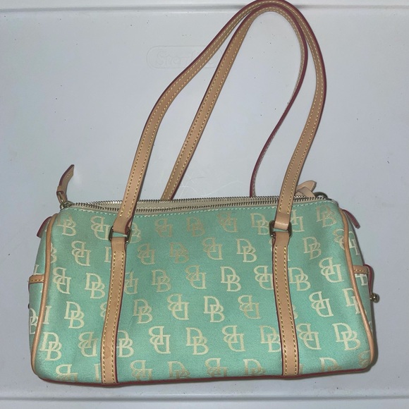 Dooney & Bourke hang bag - Picture 3 of 4